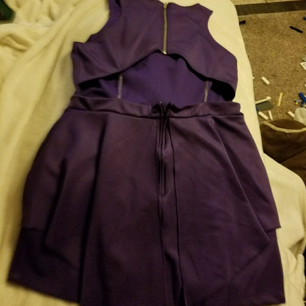 Dress - Picture 2 of 3